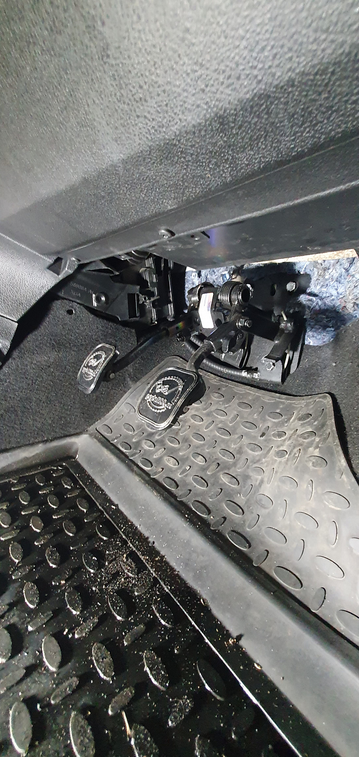 Установка тросовых педалей на LADA XRAY М2 (механика, 2шт.)