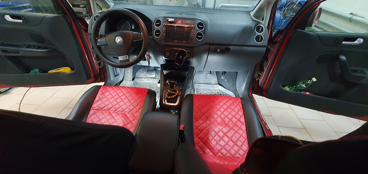 Установка тяговых педалей на Volkswagen Golf Plus (автомат, 2шт.)