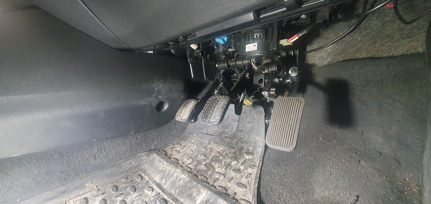 Установка дублирующих педалей на Hyundai Solaris (педаль газа, 1шт.)