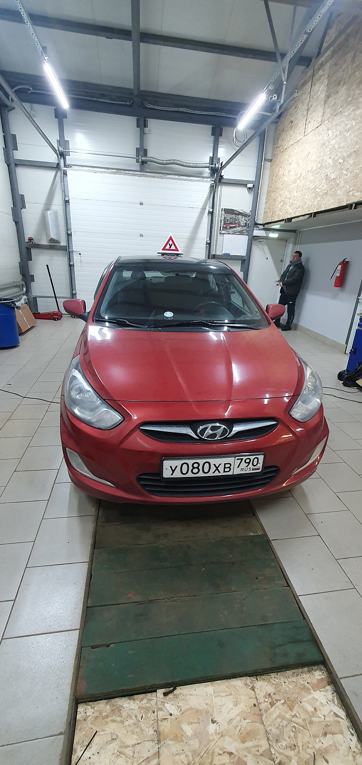 Установка тяговых педалей на Hyundai Solaris (автомат, 1 шт.)
