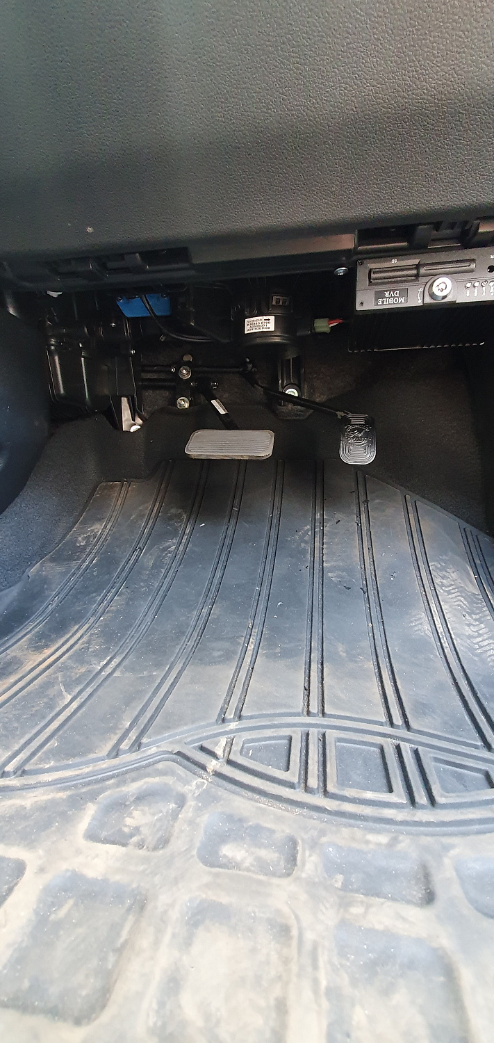Установка тяговых педалей на Hyundai i30 (автомат, 2шт.)