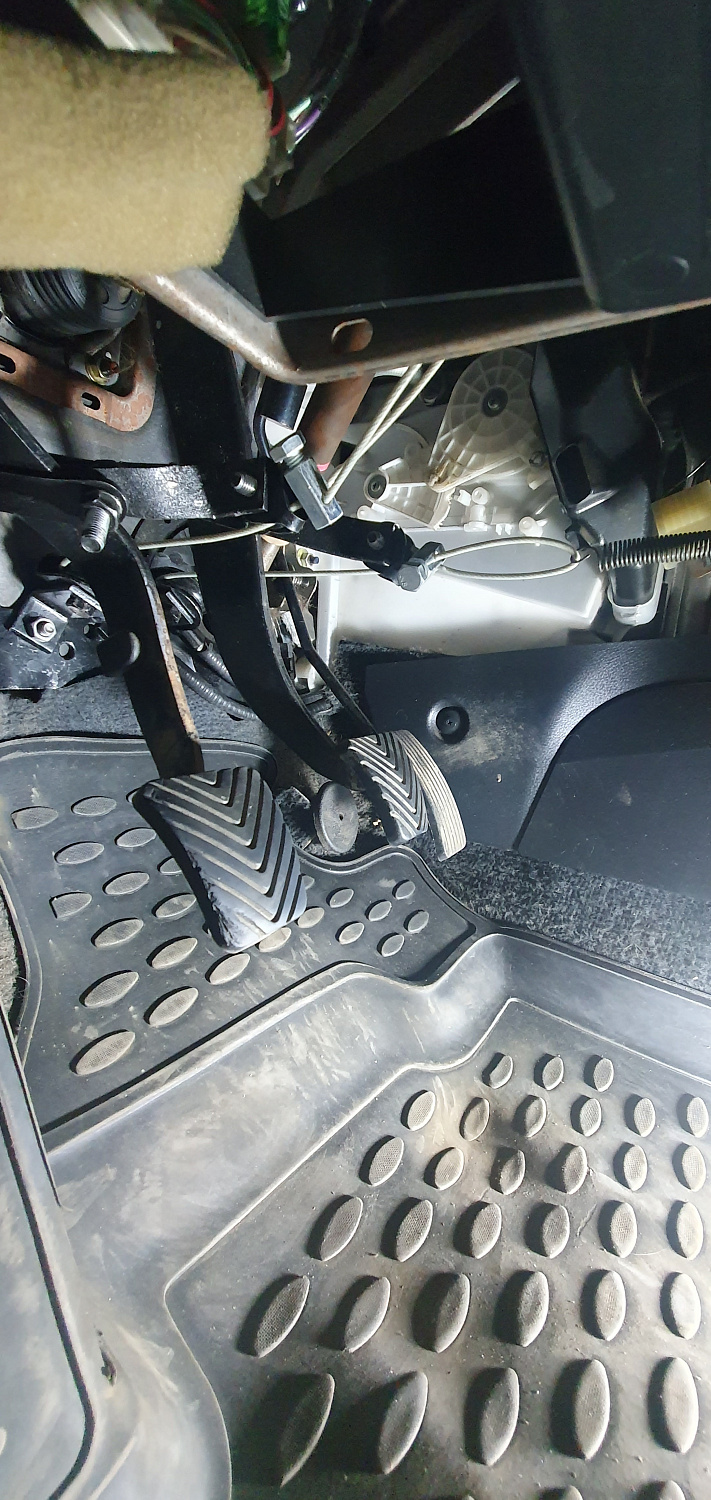 Установка тросовых педалей на Mitsubishi Lancer (механика, 2шт.)